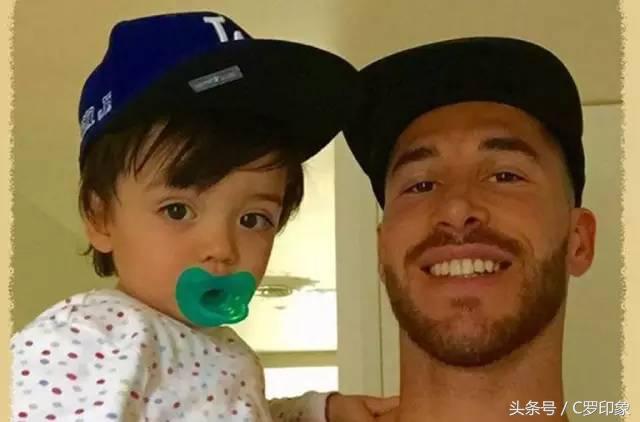 萌出一脸血的小孩,萌出一脸血萌娃