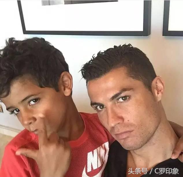 萌出一脸血的小孩,萌出一脸血萌娃