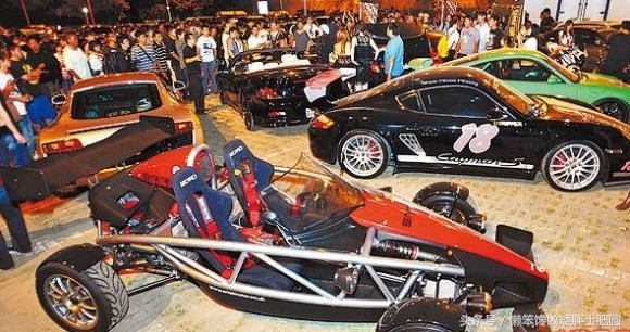 逛街看到跑车,逛街看到辆造型炫酷的车