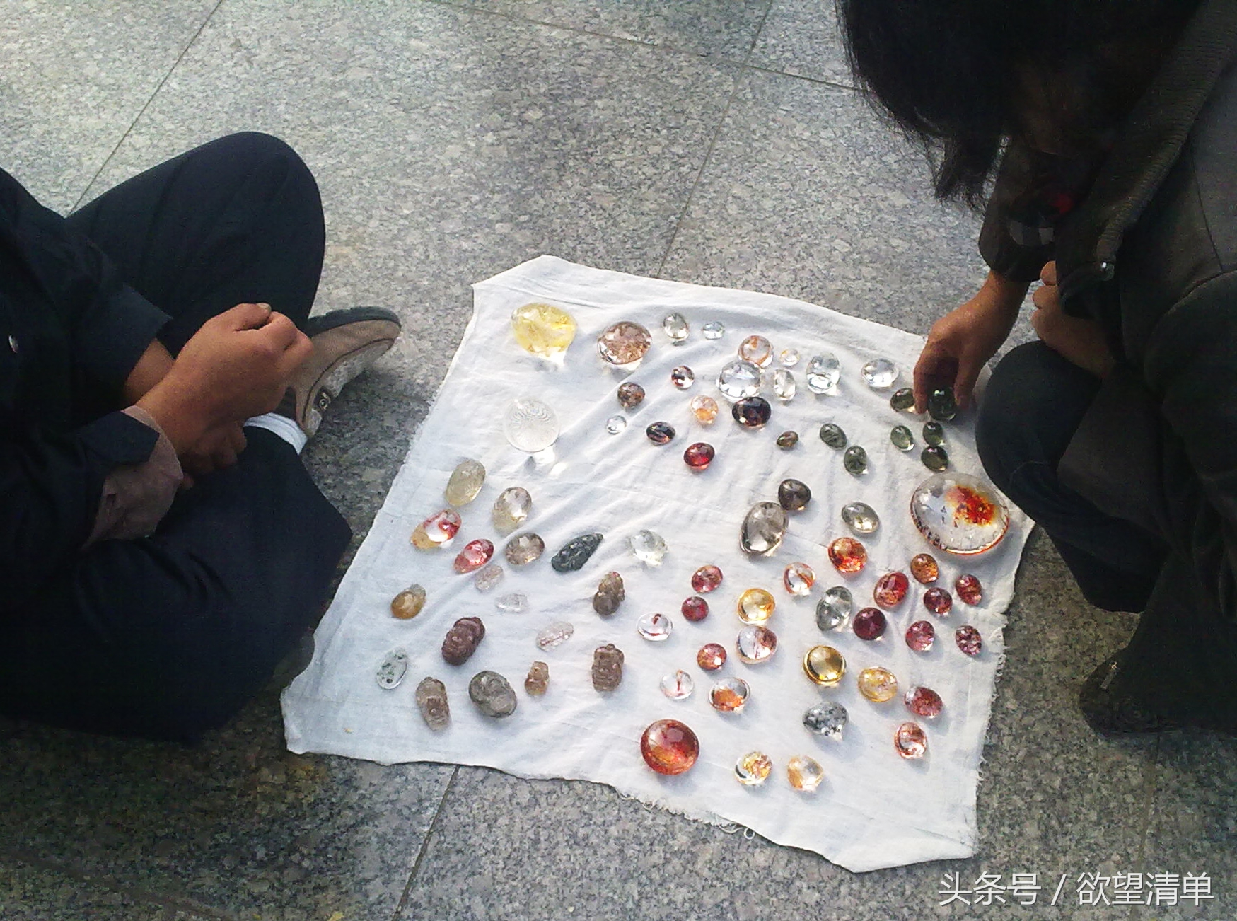 大型水晶洞有作假的吗,市场上水晶造假的重灾区