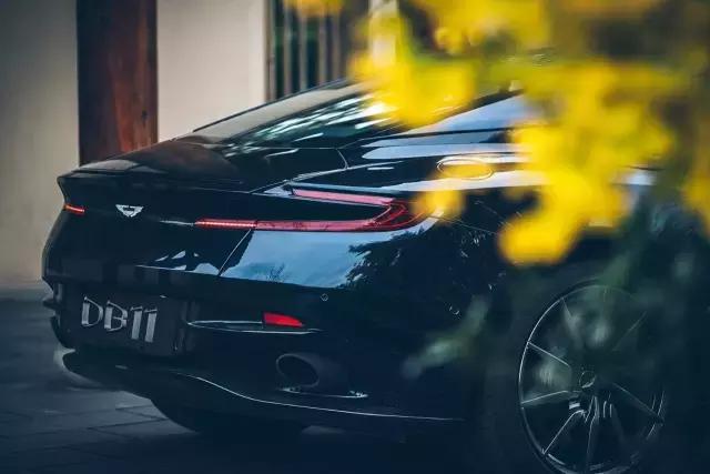 阿斯顿db11试驾,2022阿斯顿马丁db11敞篷版试驾