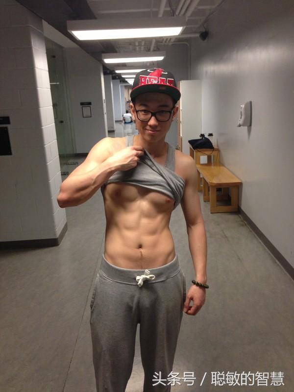 如何消除痘痘和手贱挤痘痘留下的痘印呢?男网友亲自试过这些方法