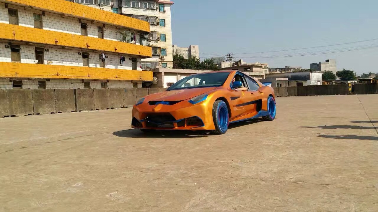 首辆纯手工自主研发设计的黄金跑车在防城港问世