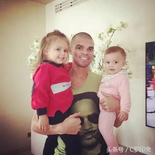 萌出一脸血的小孩,萌出一脸血萌娃