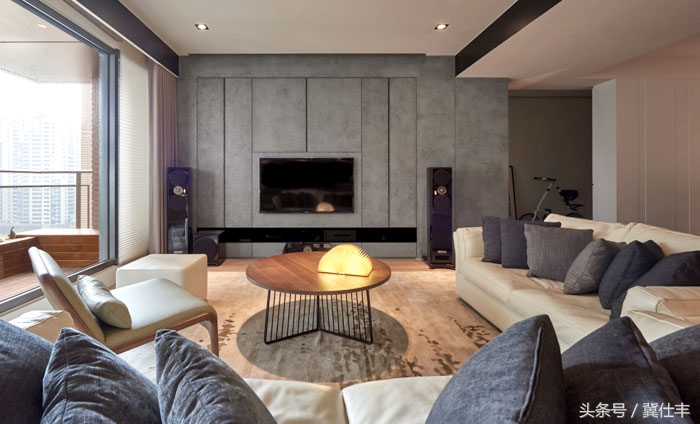 电视墙原来还可以这样：电视机内嵌，轻松看投影，不再是难题