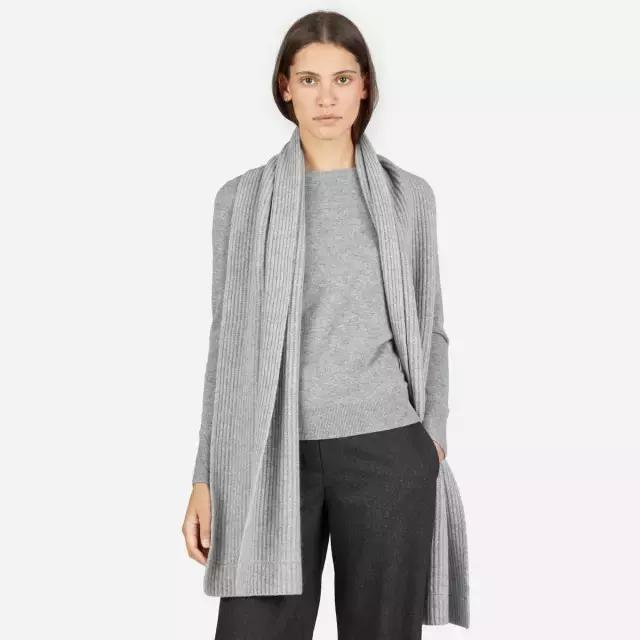 随随便便买一柜子围巾，不如花血本买这三条