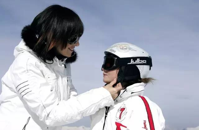 这才是雪天正确的打开方式,这才是下雪天滑雪的正确打开方式