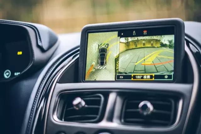 阿斯顿db11试驾,2022阿斯顿马丁db11敞篷版试驾