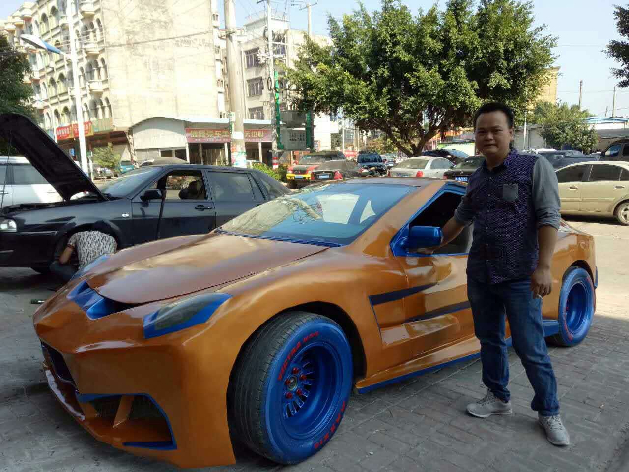 首辆纯手工自主研发设计的黄金跑车在防城港问世