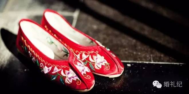 中式婚礼婚鞋应该穿哪样,哪种婚鞋配秀禾服好看
