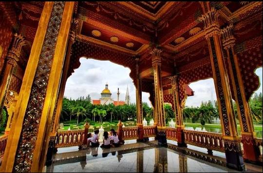 揭秘泰国易三仓大学师资团队,泰国易三仓大学世界排名