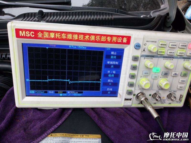 女司机开车起步不停熄火,女司机开车起步出错视频