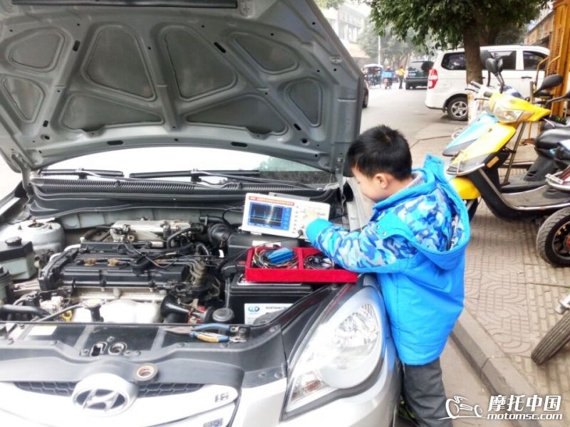 女司机开车起步不停熄火,女司机开车起步出错视频