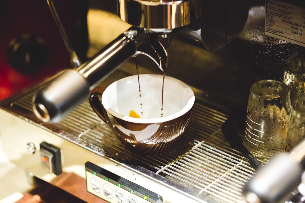 闺蜜聚会去哪好？来「GUMIHO」几个女孩把饰品店开在咖啡馆