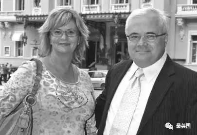 新婚夫妻花130美元买婚戒，却遭到Pandora店员无情嘲笑