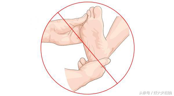 崴脚了用红花油还是云南白药,崴到脚涂红花油有效果吗