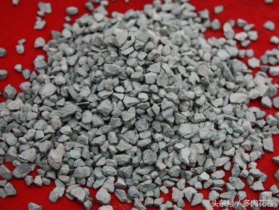 粗河沙可以当多肉的铺面石吗,多肉铺面石用小石子可以吗