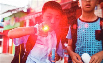 激光笔伤眼睛急救,激光笔伤眼睛实例