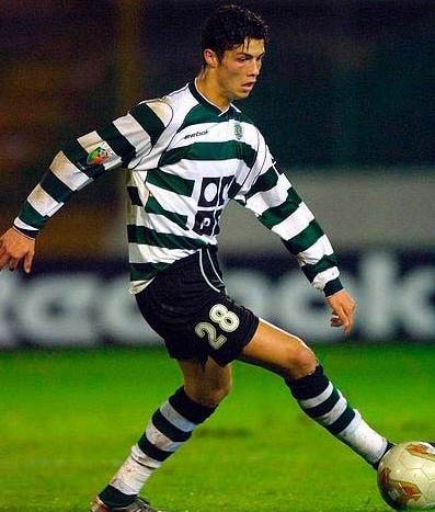 还记得足球巨星们的首球吗？