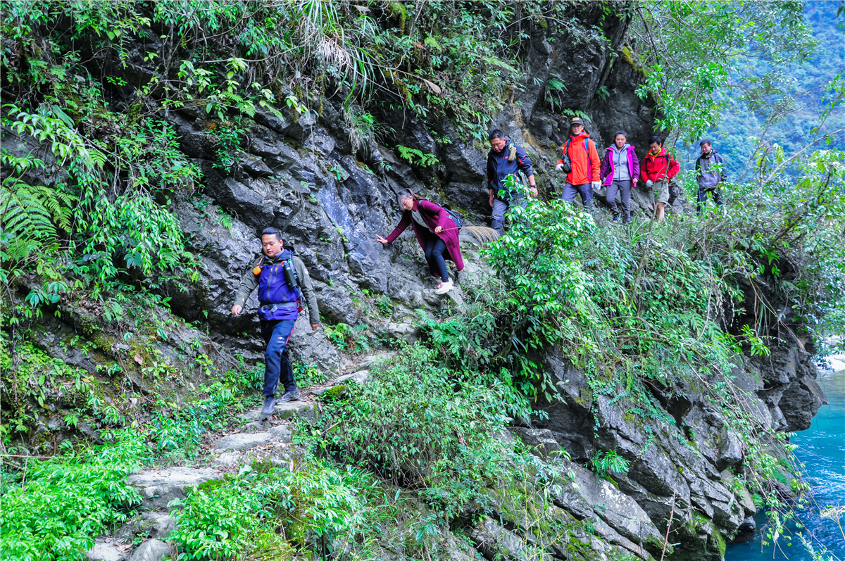 侠之梦受邀参与恩施坪坝营线路测试，冬季溯溪，冰冷刺骨，第一天