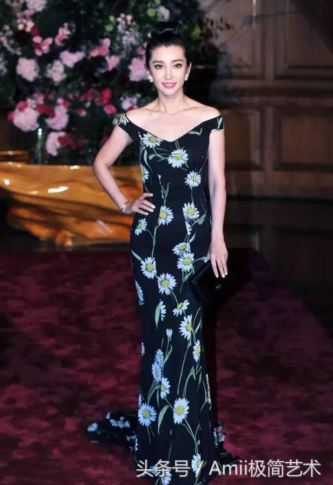 撞衫不可怕就怕撞得太尴尬,没有对比就没有伤害差点笑喷了