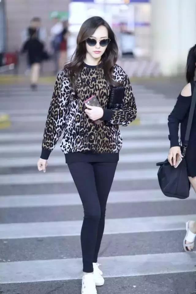 杨幂凌晨为baby送生日祝福,杨幂给唐嫣送祝福