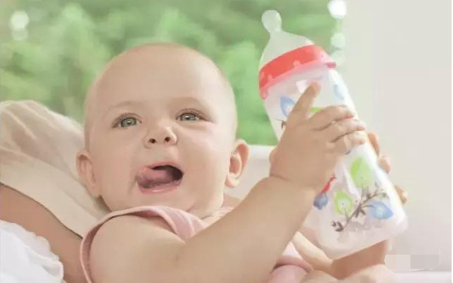新手妈妈喂奶的五大禁忌,新妈必看给宝宝喂奶的7大误区
