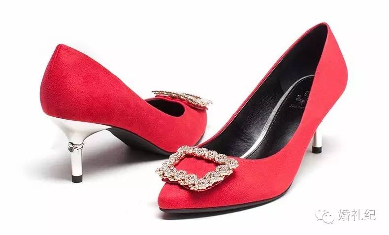 中式婚礼婚鞋应该穿哪样,哪种婚鞋配秀禾服好看