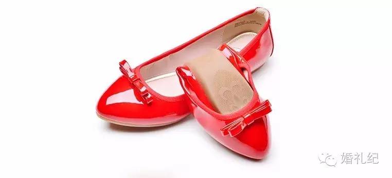 中式婚礼婚鞋应该穿哪样,哪种婚鞋配秀禾服好看