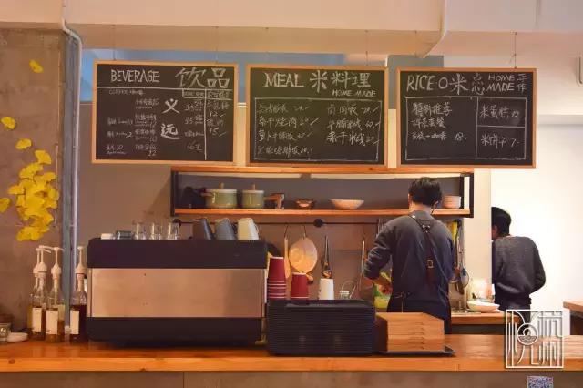 见过了那么多食堂,这家公司却为了员工吃得更好包下了一整片农场