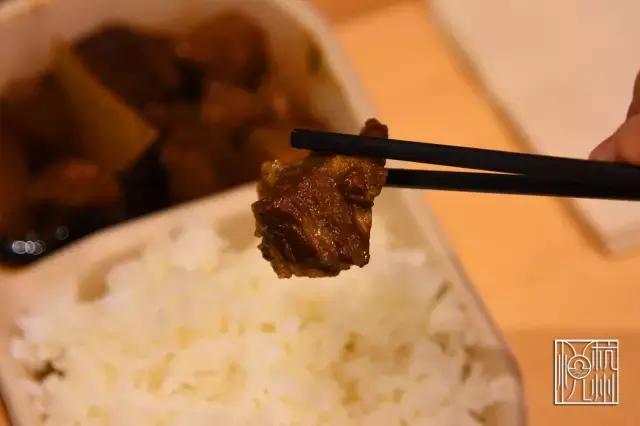 见过了那么多食堂,这家公司却为了员工吃得更好包下了一整片农场