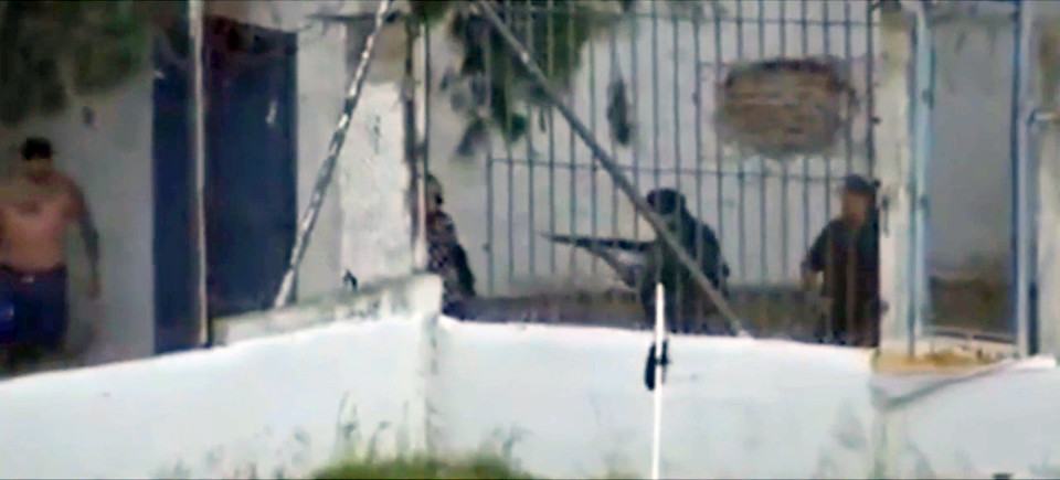 一枪爆头：阿根廷乙级联赛*乱暴**，警察开枪*压镇**，误伤主队替补中场