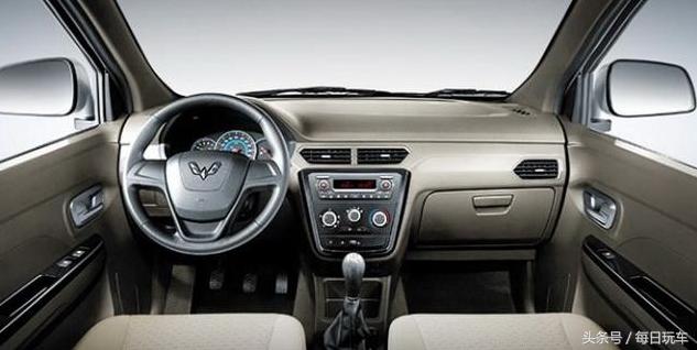 五菱之光v5座2023款内饰改摄像头,2022款五菱之光v最高端多少钱