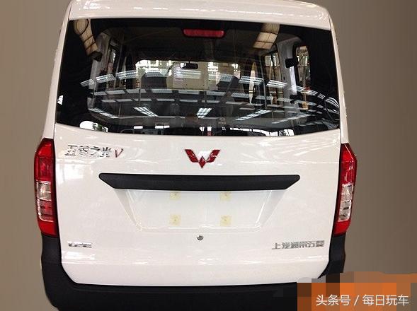 五菱之光v5座2023款内饰改摄像头,2022款五菱之光v最高端多少钱