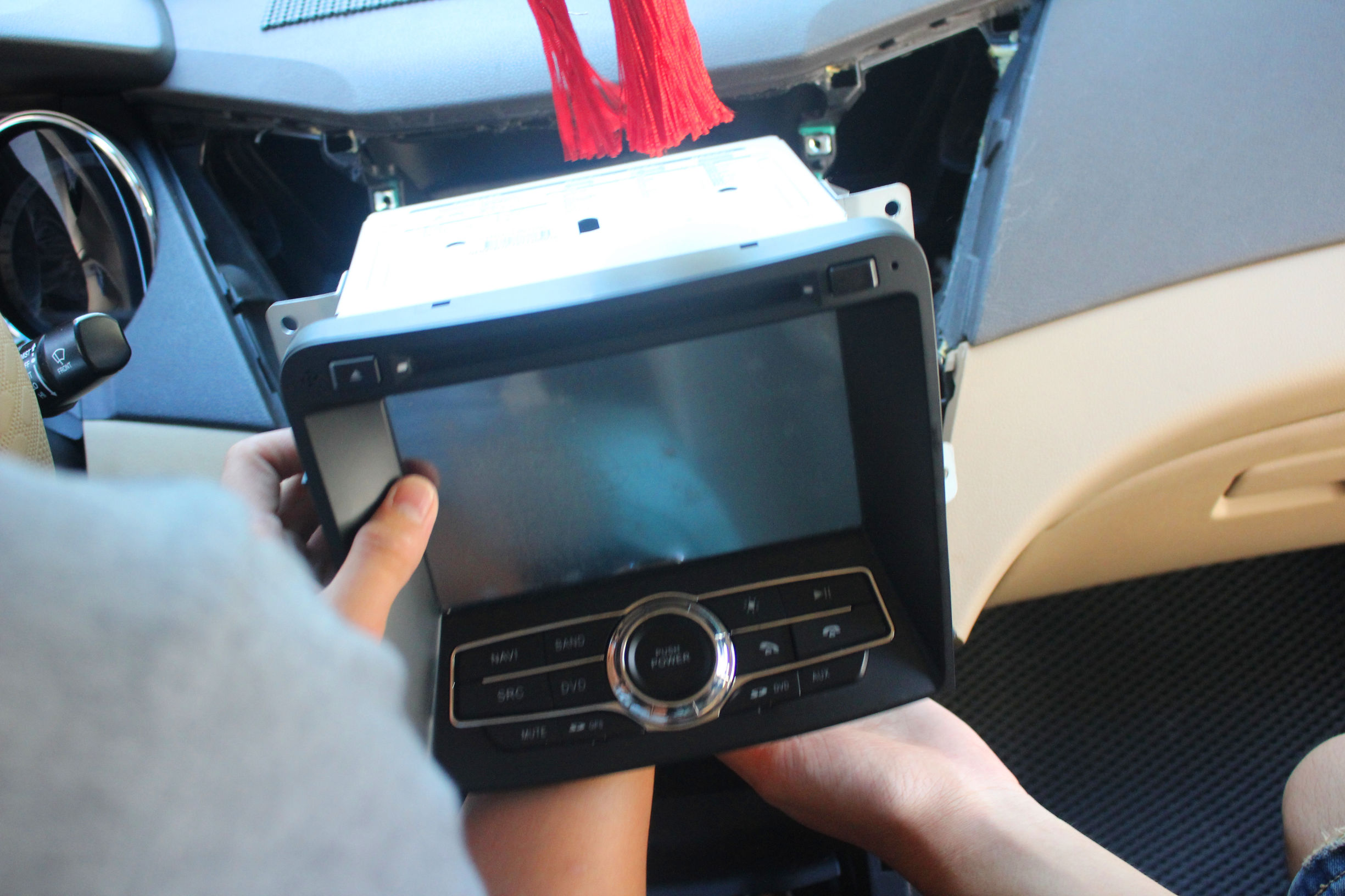 畅影10.4寸索纳塔八大屏导航，为现代之美添彩