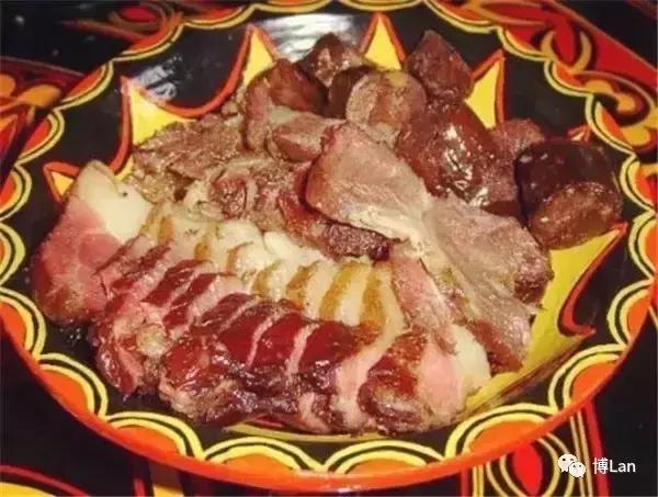 彝族特色菜肴坨坨肉图片,彝族特色酒