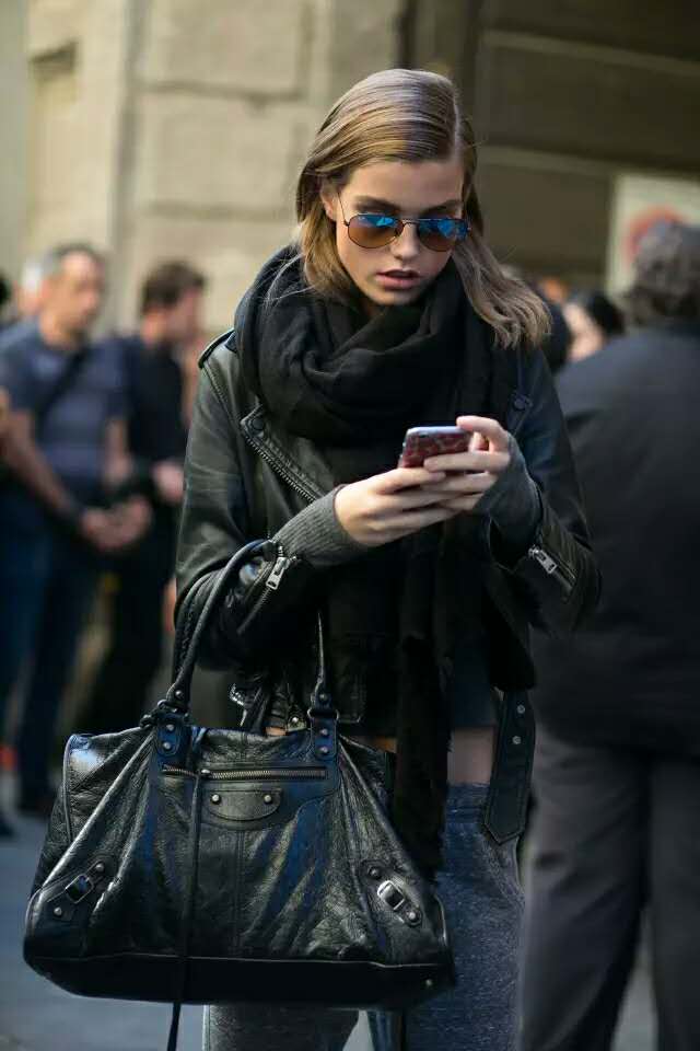 围巾发型,围巾配什么发型最好看