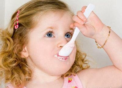 儿子3岁了还没开口说话,儿子三岁还没断奶