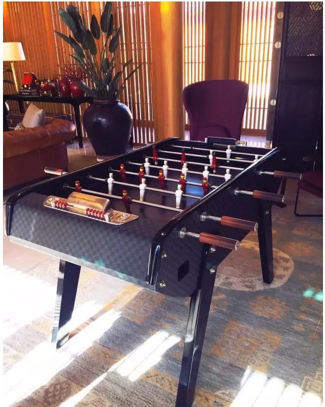 我在LV展价值20万人民币的箱子上吃了一顿老北京饺子