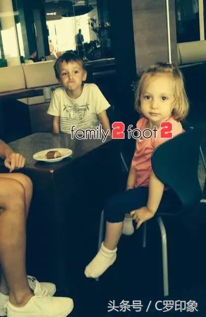 萌出一脸血的小孩,萌出一脸血萌娃