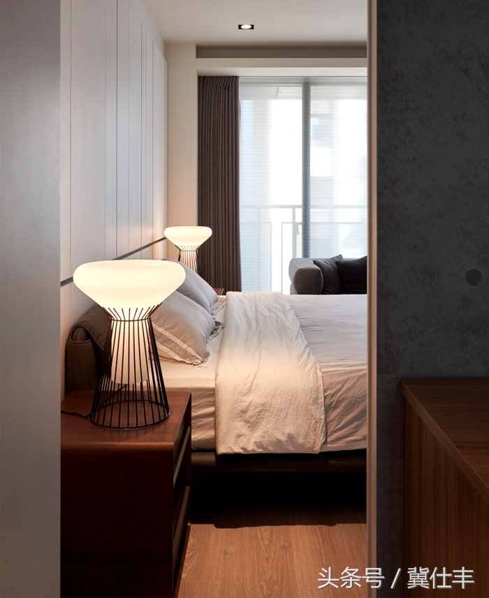 电视墙原来还可以这样：电视机内嵌，轻松看投影，不再是难题