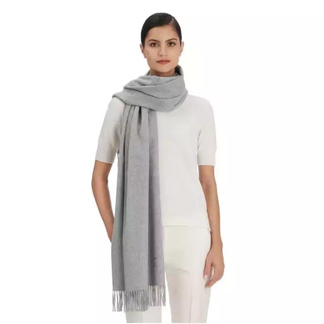 随随便便买一柜子围巾，不如花血本买这三条