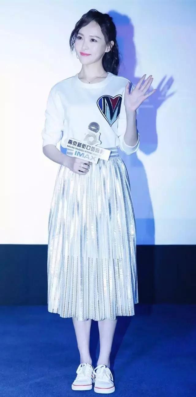 杨幂凌晨为baby送生日祝福,杨幂给唐嫣送祝福