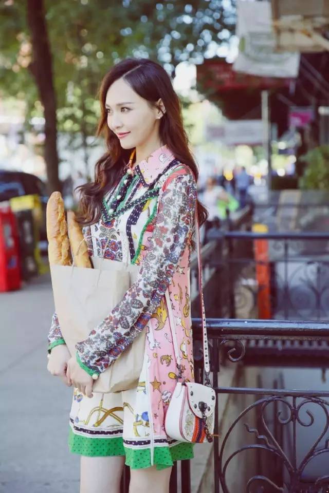 杨幂凌晨为baby送生日祝福,杨幂给唐嫣送祝福