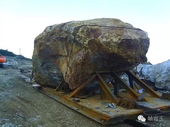 岫岩玉大玉佛,中国最大的岫岩玉玉佛