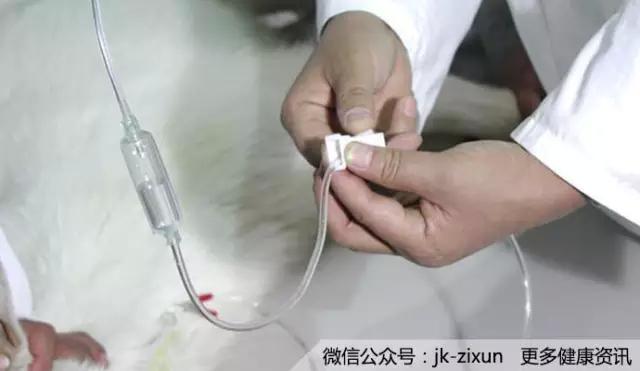 输液时进了空气对身体有多大危害,输液滴速太快有什么影响