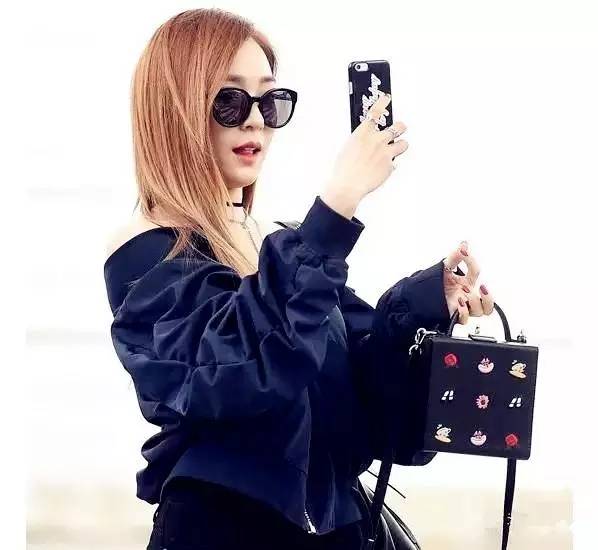 杨幂刘雯等人纷纷终止合作,杨幂刘雯新款包