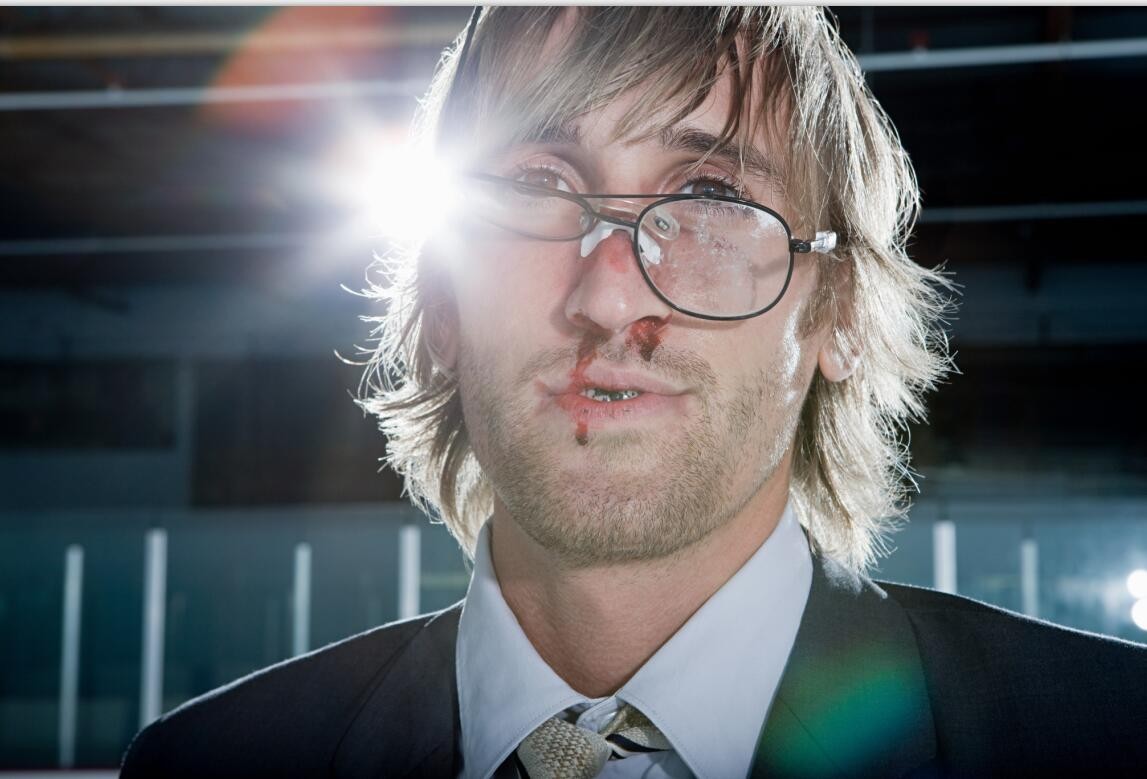 戴了20年的眼镜终于可以摘下来了,戴鼻托掉了的眼镜