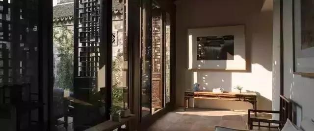 胡守连的“花迹酒店”