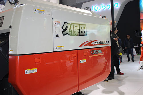 久保田688q履带怎么拆卸,久保田688新款100马力联合收割机